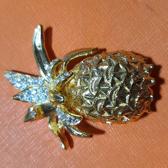 Pineapple 🍍 Anyone?? KJL Kenneth Jay Lane and BAUBLEBAR Combo! Brooch & Ears! - Picture 3 of 15